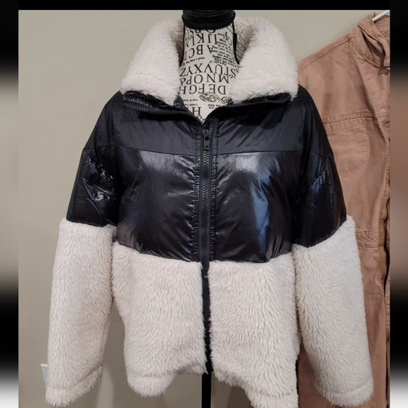 N + Loey Paris  Womens SZ 38 US SZ 8. Black and White Contrast-panel funnel-neck - Picture 1 of 12